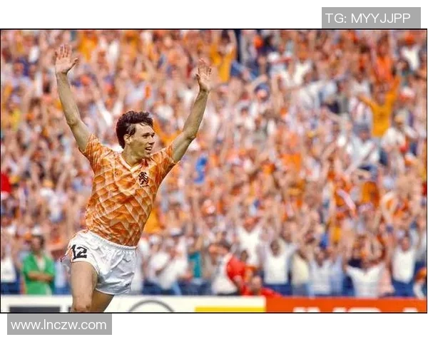 荷兰足球明星的辉煌历程与成就全面解析 荷兰足球明星的辉煌历程与成就全面解析