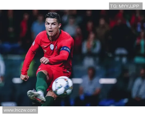 足球巨星C罗的辉煌历程与传奇生涯全景回顾 足球巨星C罗的辉煌历程与传奇生涯全景回顾