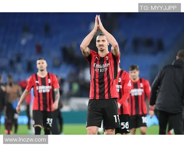 马奎斯与足球明星同框合影展现运动与艺术的完美结合 马奎斯与足球明星同框合影展现运动与艺术的完美结合